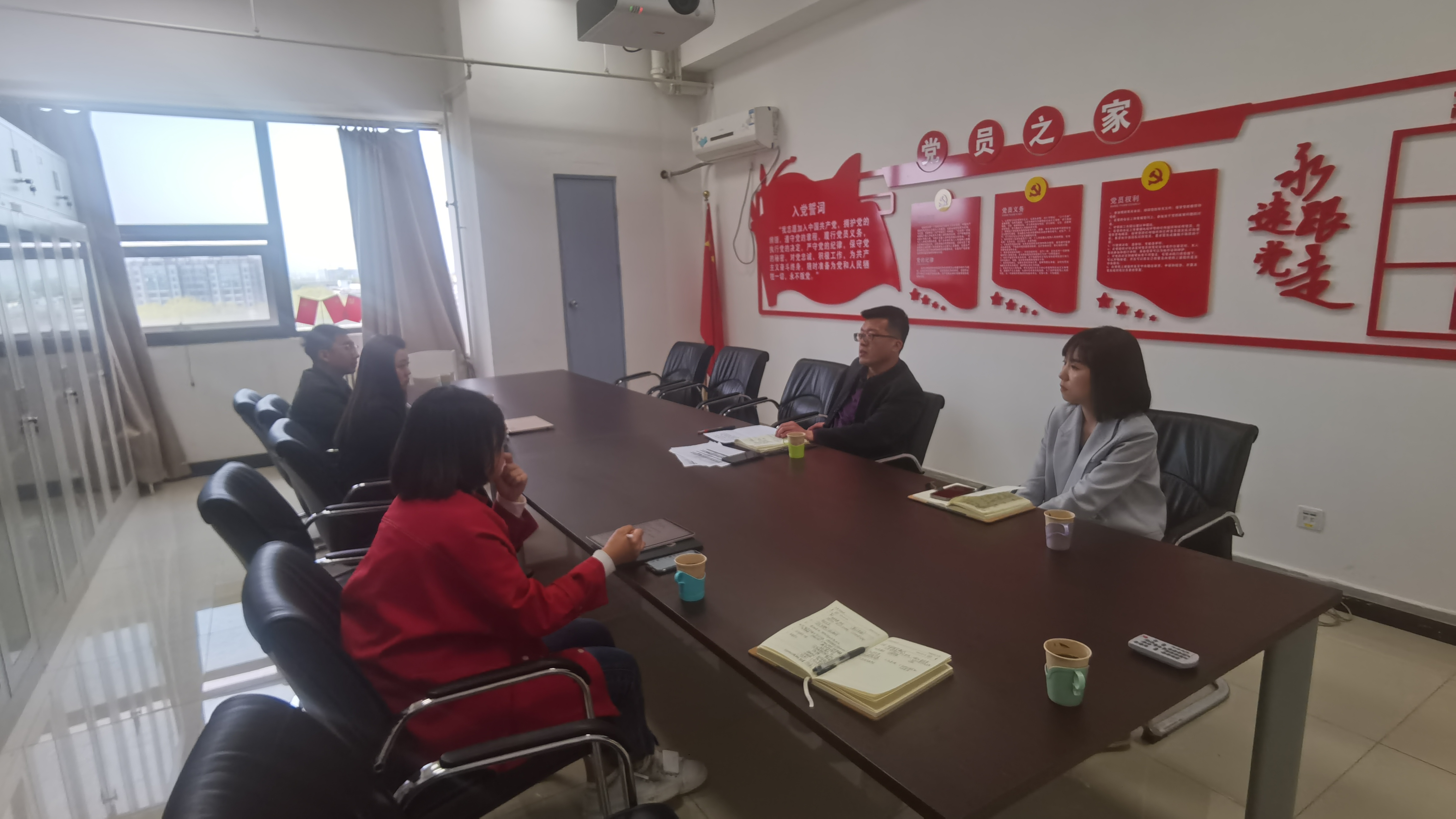 指尖四川麻将
召开学工团队座谈会2.jpg